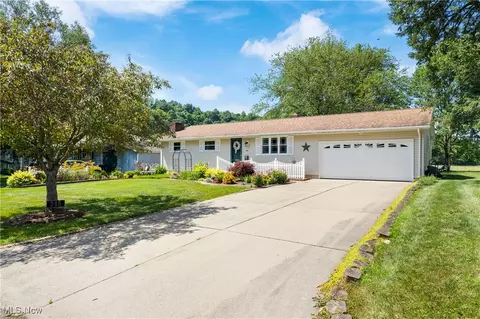 245 Hammersley Dr SW, Tuscarawas, OH 44682