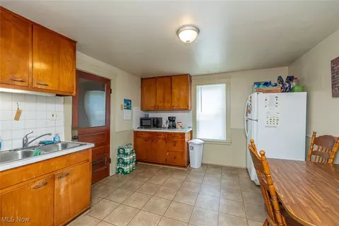 409 Gulf Rd, Elyria, OH 44035 photo 6