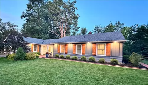 141 W Summit St, Chagrin Falls, OH 44022