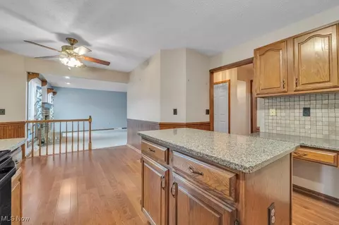 724 Kent Cir, Elyria, OH 44035 photo 16