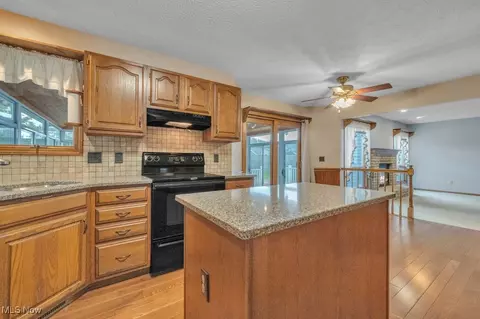 724 Kent Cir, Elyria, OH 44035 photo 15