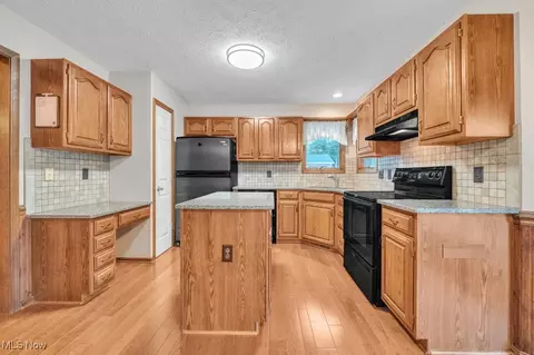 724 Kent Cir, Elyria, OH 44035 photo 13