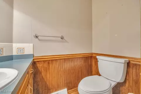 724 Kent Cir, Elyria, OH 44035 photo 25