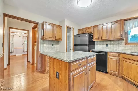 724 Kent Cir, Elyria, OH 44035 photo 14