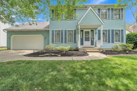 724 Kent Cir, Elyria, OH 44035 photo 2