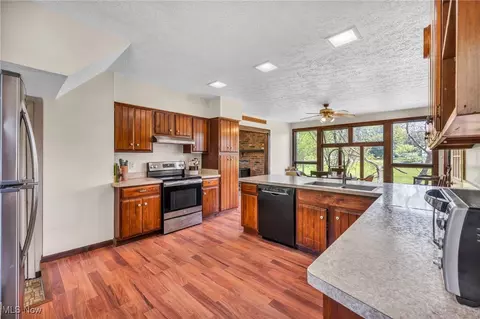 2424 Dock Rd, Madison, OH 44057 photo 15