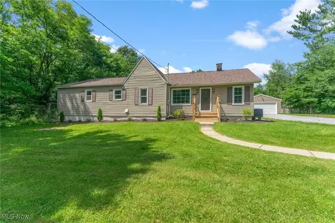 5843 Fairlawn Ave, Hubbard, OH 44425