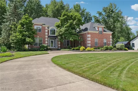 29279 Hampshire Pl, Westlake, OH 44145