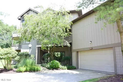 2284 Stone Creek Trl, Cuyahoga Falls, OH 44223