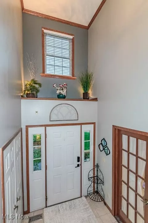 Entry Way - 101 Middle Post Pt, Chardon, OH 44024 photo 2 of 2