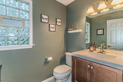 Bath - 101 Middle Post Pt, Chardon, OH 44024 photo 7 of 7