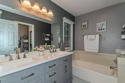 Bath - 101 Middle Post Pt, Chardon, OH 44024 photo 1 of 7
