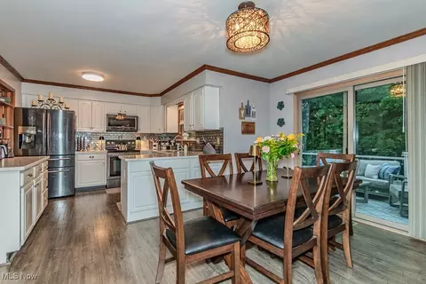 Dining - 101 Middle Post Pt, Chardon, OH 44024 photo 1 of 2