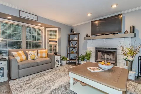 Living - 101 Middle Post Pt, Chardon, OH 44024 photo 1 of 5