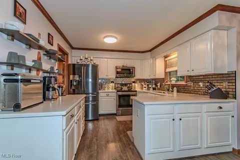 Kitchen - 101 Middle Post Pt, Chardon, OH 44024 photo 1 of 2