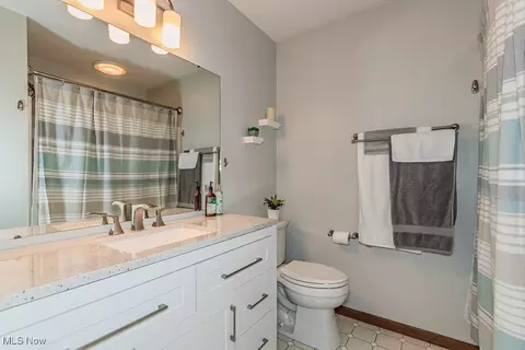 Bath - 101 Middle Post Pt, Chardon, OH 44024 photo 5 of 7