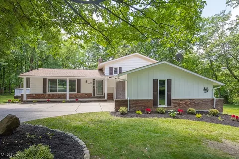 343 Spring Grove Dr, Tallmadge, OH 44278