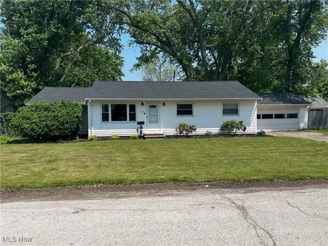 605 Cherokee Trl, Willoughby, OH 44094