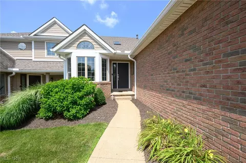 6263 Doral Dr NW, Canton, OH 44718