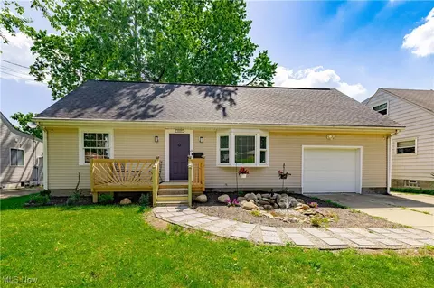 3327 Elmwood St, Cuyahoga Falls, OH 44221