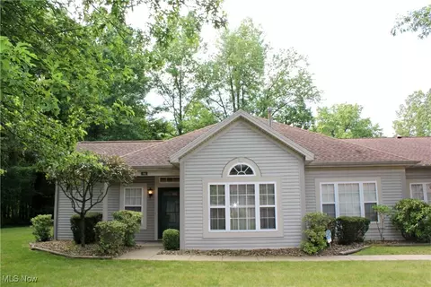 9 Hunters Woods Blvd #B, Canfield, OH 44406