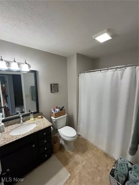 Bath - 1315 Cascade Cir E, Canton, OH 44708 photo 3 of 3