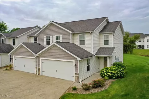 Exterior - 1315 Cascade Cir E, Canton, OH 44708 photo 2 of 4