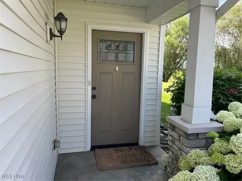 Entry Way - 1315 Cascade Cir E, Canton, OH 44708 photo 1 of 4