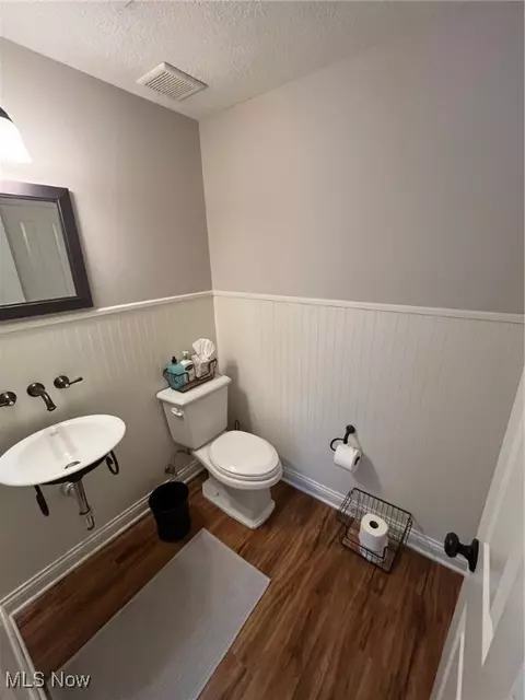 Bath - 1315 Cascade Cir E, Canton, OH 44708 photo 1 of 3