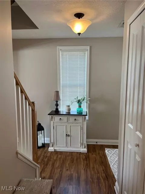 Entry Way - 1315 Cascade Cir E, Canton, OH 44708 photo 4 of 4