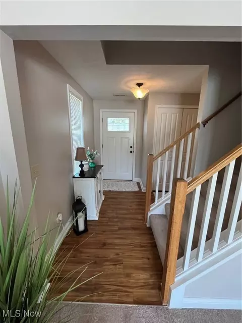 Entry Way - 1315 Cascade Cir E, Canton, OH 44708 photo 3 of 4