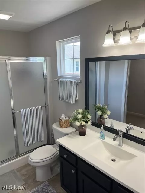 Bath - 1315 Cascade Cir E, Canton, OH 44708 photo 2 of 3