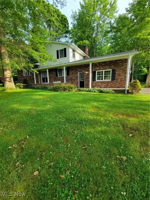 5622 Donna Dr, Ashtabula, OH 44004