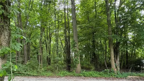 Aston Avenue, Akron, OH 44319