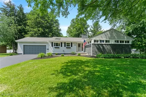 70 Maple St, Canfield, OH 44406 photo 1