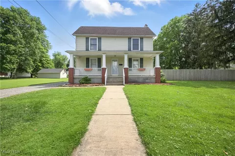 77 W Park Ave, Hubbard, OH 44425