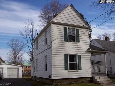 327 8th St, Elyria, OH 44035