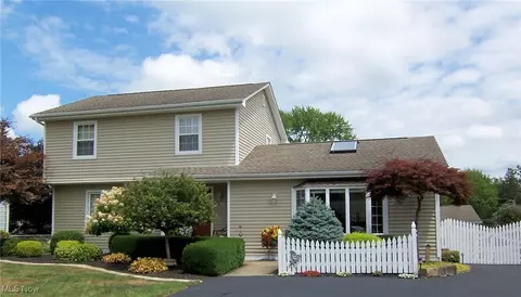 3671 High Meadow Dr, Canfield, OH 44406