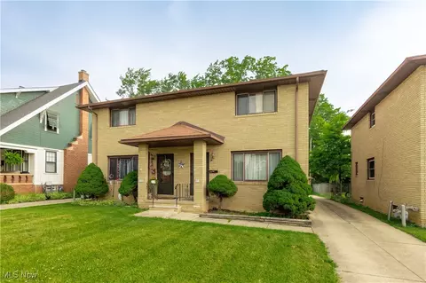 3712 Sheraton Dr, Parma, OH 44134