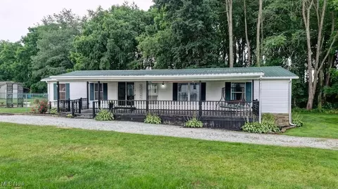 619 2nd Ave SW, Beach City, OH 44608