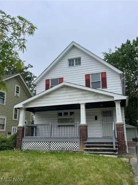 912 Yellowstone Rd, Cleveland Heights, OH 44121