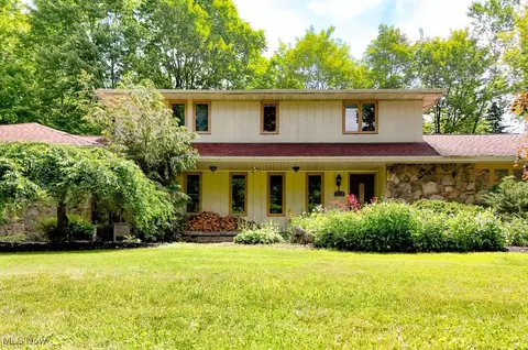 14745 Sleepy Hollow Dr, Novelty, OH 44072