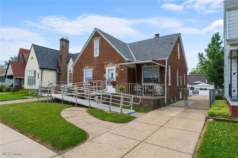 13818 Wainstead Ave, Cleveland, OH 44111