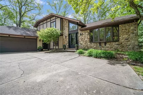 5108 Great Oaks Pkwy, Independence, OH 44131