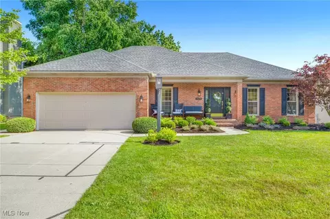 3479 Jasmine Dr, Seven Hills, OH 44131