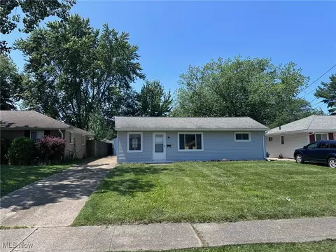 318 Gayle Dr, Sheffield Lake, OH 44054