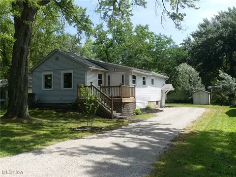 6069 Hyde St, Mentor, OH 44060
