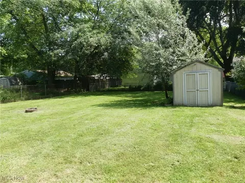 6069 Hyde St, Mentor, OH 44060 photo 20