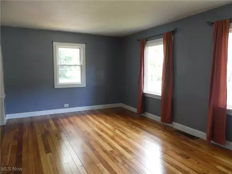 6069 Hyde St, Mentor, OH 44060 photo 5