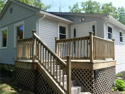 6069 Hyde St, Mentor, OH 44060 photo 2